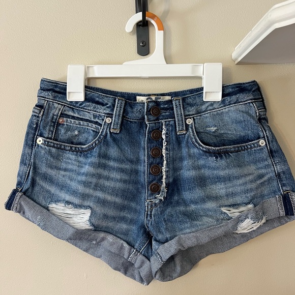 We The Free Pants - x We The Free Romeo Rolled Cut Off Short in Vintage Denim, Size 25
